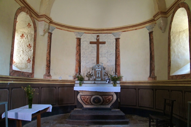 L'Autel de la Chapelle Saint Clair à Parisot. - Villeréal