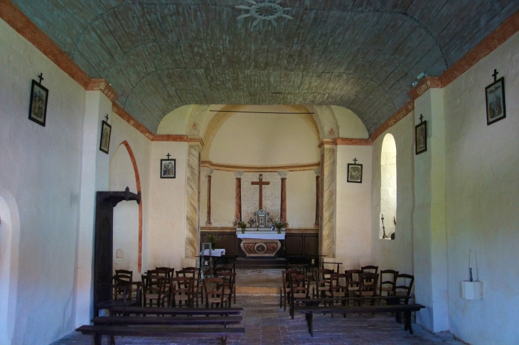 La nef de la chapelle Saint Clair à Parisot. - Villeréal