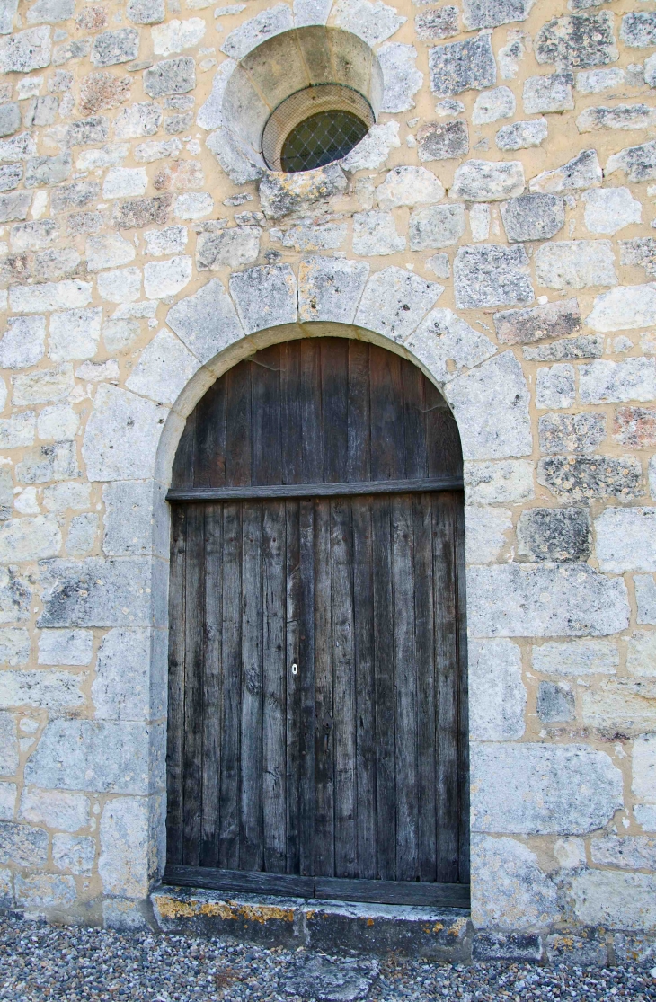 Le portail de la chapelle Saint Clair à Parisot. - Villeréal