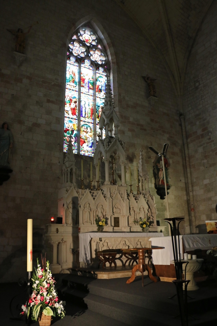 L'autel de l'église Notre Dame. - Villeréal