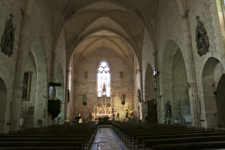 La nef vers le choeur de l'église Notre Dame. - Villeréal