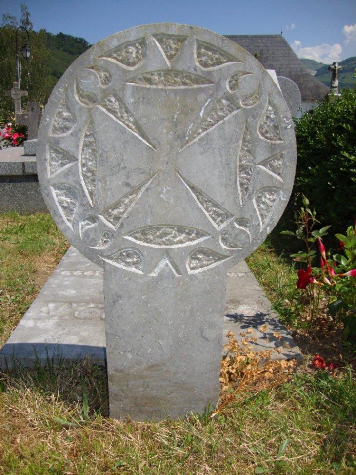 Alos-Sibas-Abense (64470) à Abense-de-Haut, stèle basque