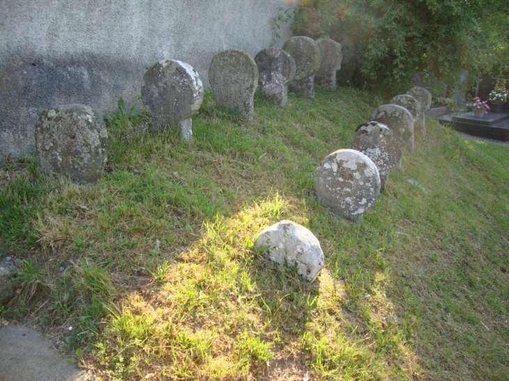 Alos-Sibas-Abense (64470) à Alos, stèles basques