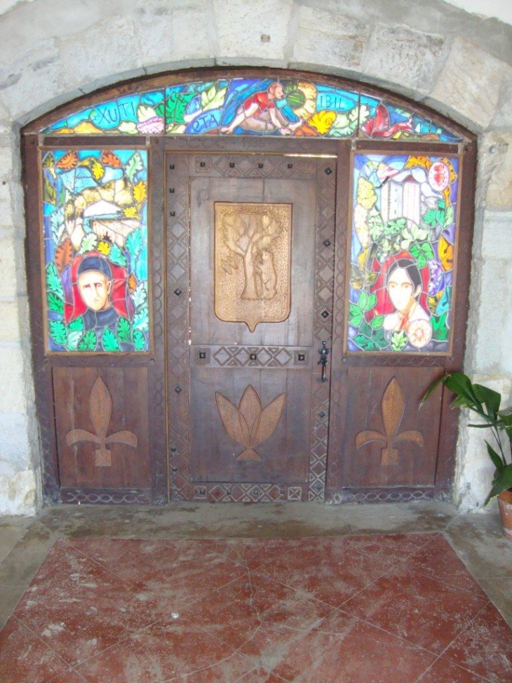 Arbonne (64210) église, porte vitrée
