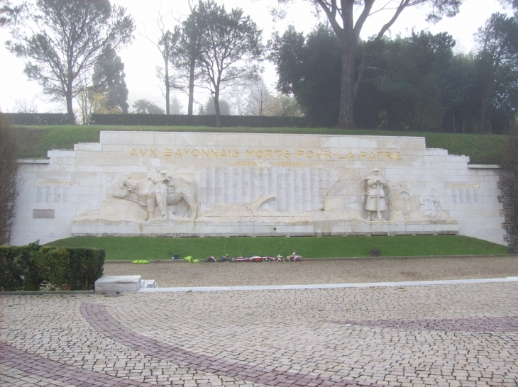 Monument aux morts - Bayonne