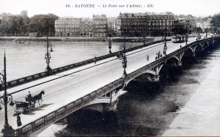 Le Pont sur l'Adour, vers 1920 (carte postale ancienne). - Bayonne