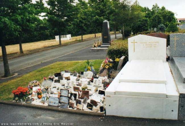 Tombe de Daniel Balavoine au cimetière de Ranquine - Biarritz