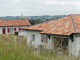 maisons  récentes aux couleurs basques et vue sur l'église