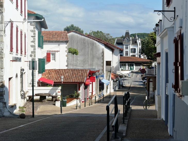 Centre ville : rue Trinquet - Cambo-les-Bains