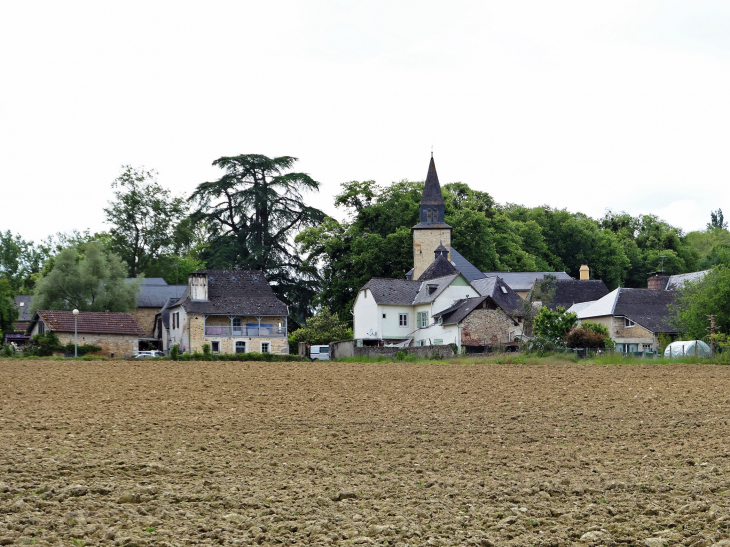 Vue sur le centre et l'église - Cardesse