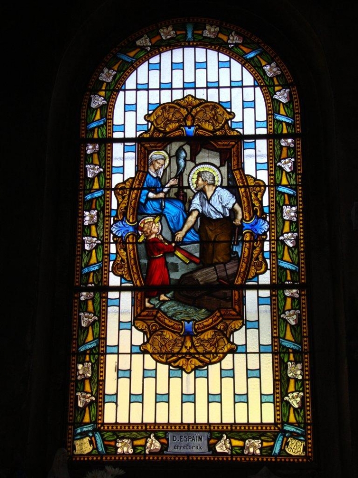 Chéraute (64130) chapelle d'Hoquy,  vitrail Sainte Famille