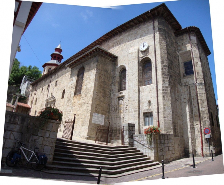 Ciboure, église St.Vincent, impression de l'extérieur par  montage deux photo's