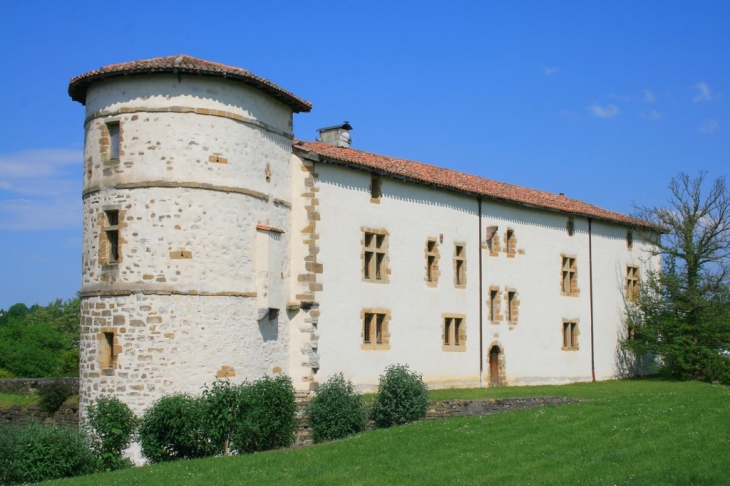 Château reconverti en mairie - Espelette