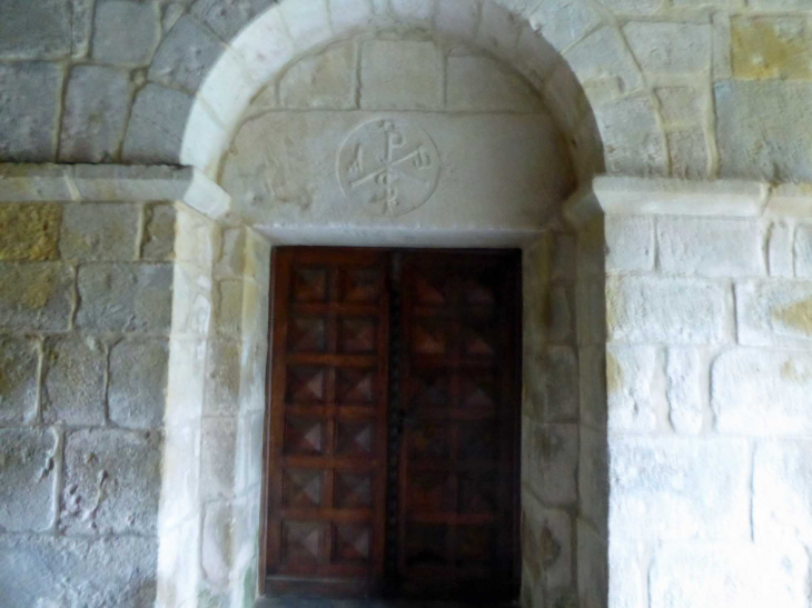 La porte de l'église - Fichous-Riumayou
