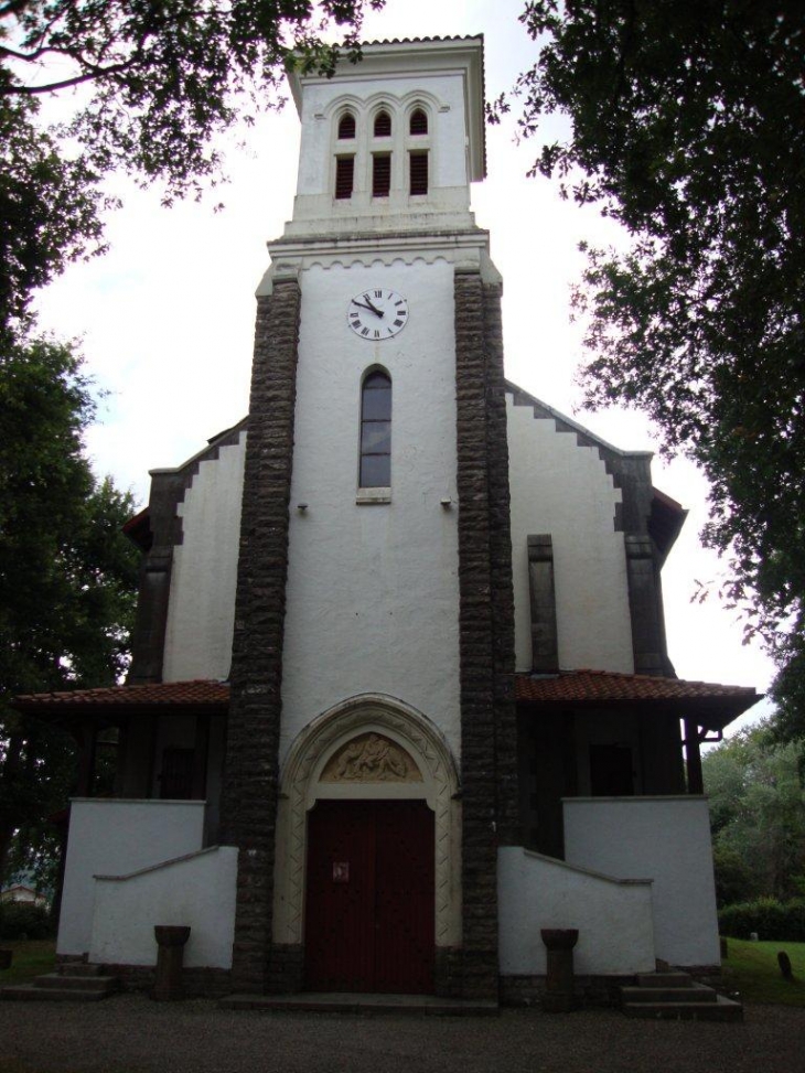 Larressore (64480) église