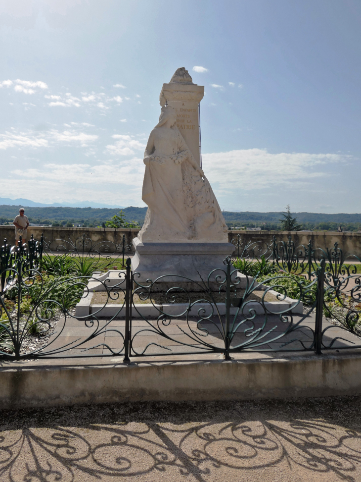 Le monument aux morts - Lescar