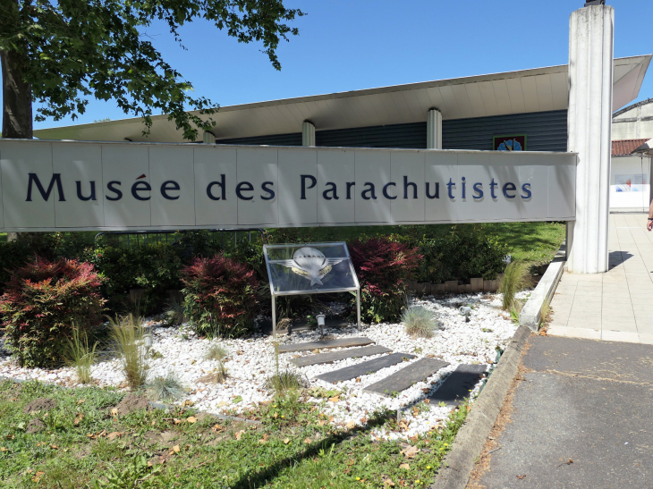 Le musée des parachutistes - Lons