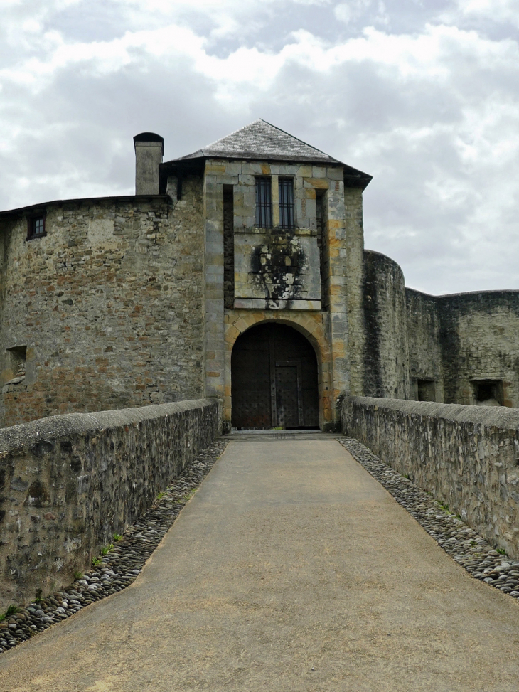 L'entrée du château - Mauléon-Licharre
