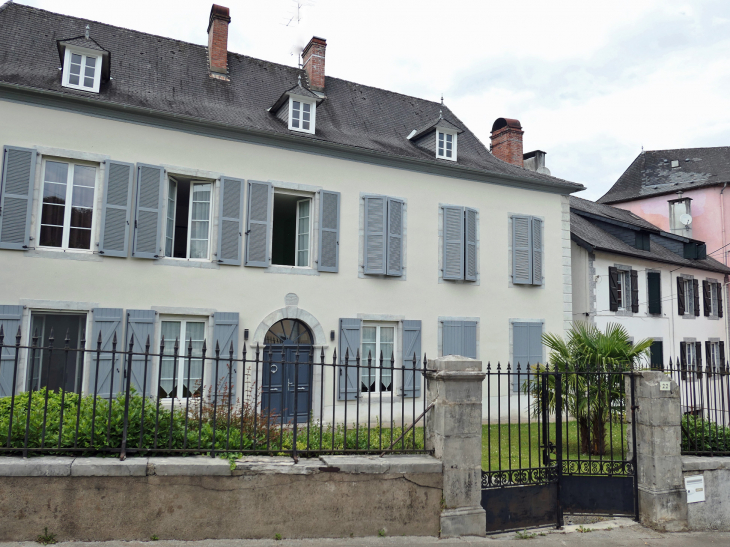 Maison dans la ville - Mauléon-Licharre