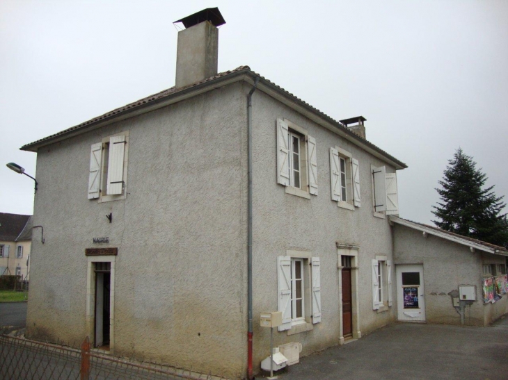 Menditte (64130) mairie