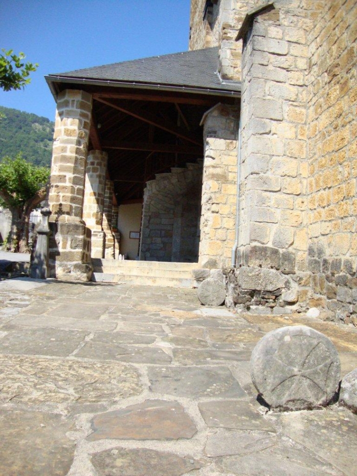Montory (64470) église: portail