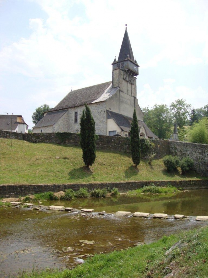 Ordiarp (64130) un des gués sur l'Arrangorena et l'église