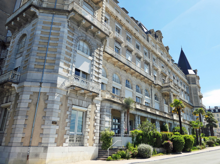Boulevard des Pyrénées : l'hôtel de Gassion - Pau