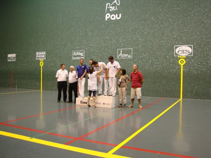 Pau (64000) complexe de pelote basque, Frontenis Championnat de France 2010, Hommes A, remise des prix.