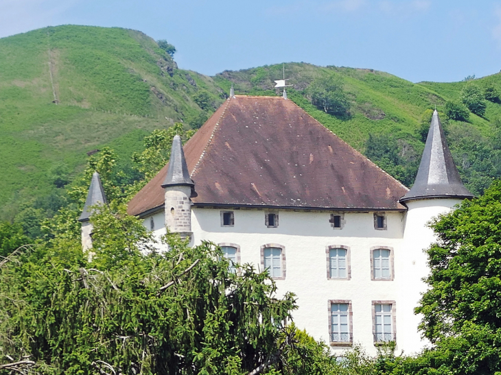 Photo à SaintÉtiennedeBaïgorry (64430) Le château SaintÉtienne