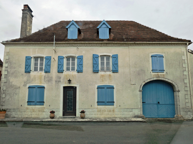 Maison du village - Sallespisse