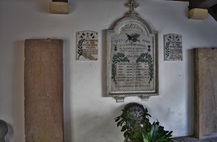 Monument aux Morts sous le porche de L'église  - Souraïde