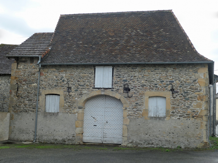 Grange béarnaise dans le village - Viellenave-de-Navarrenx