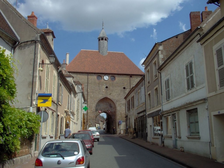  - Ainay-le-Château
