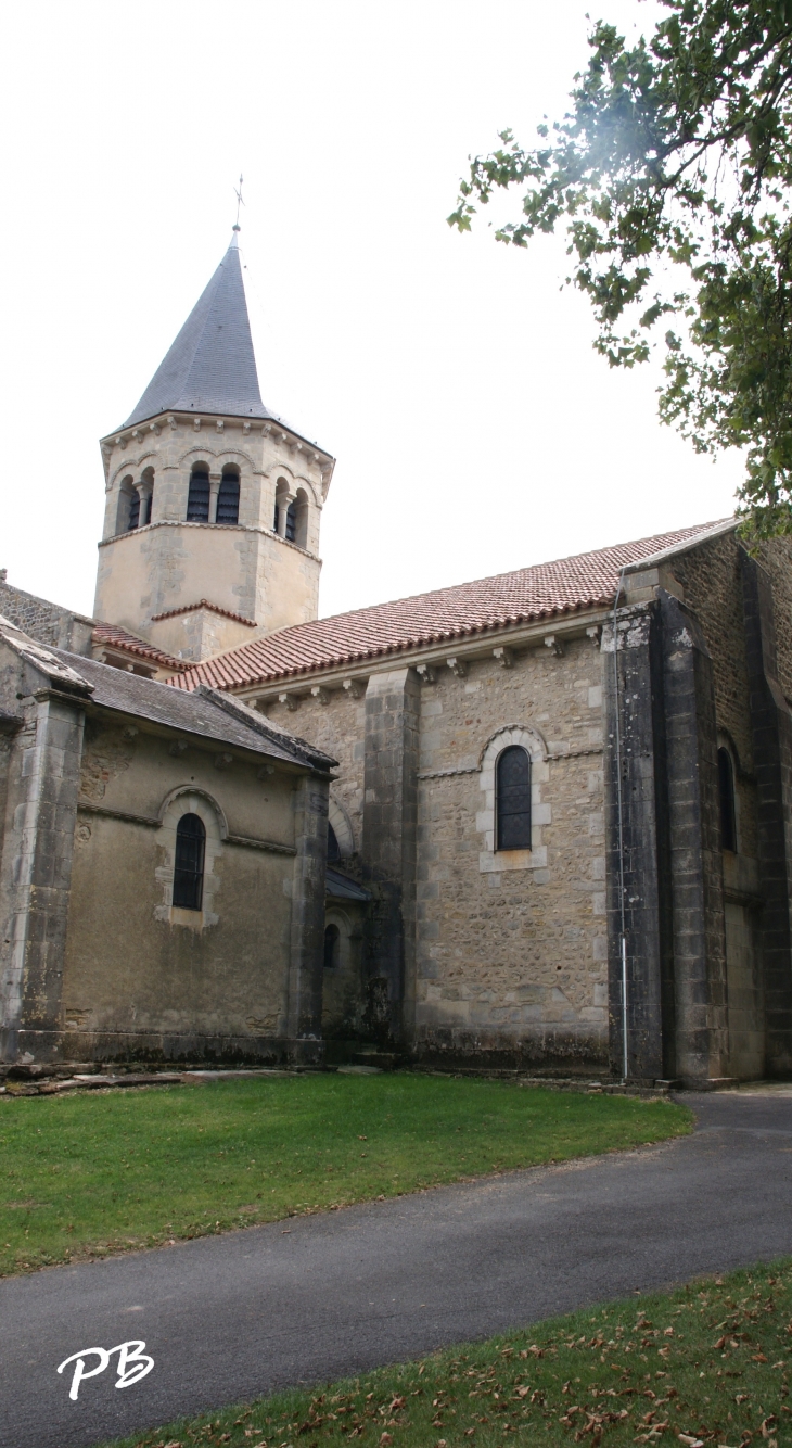 +église Saint-Symphorien ( Romane 12 Em Siècle ) - Biozat