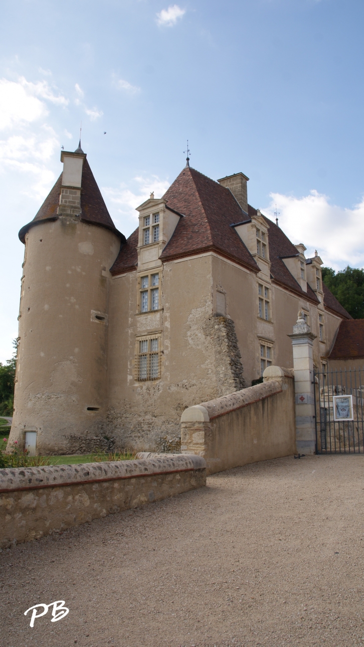 &Château de Chareil-Cintrat ( 16 Em Siècle )