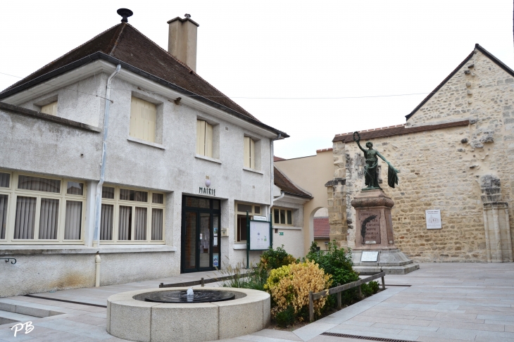 Mairie - Ébreuil