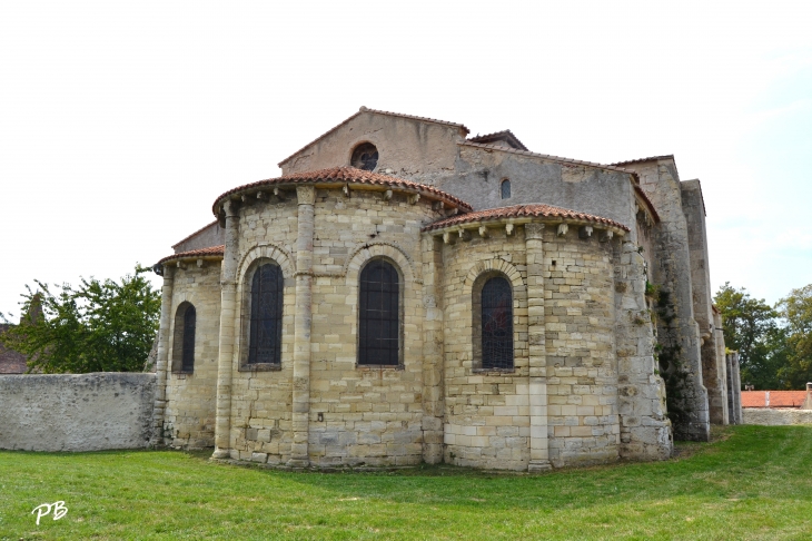 +Eglise Saint-Cyr et Sainte-Julitte D'Escurolles ( 11 Em Siècle )