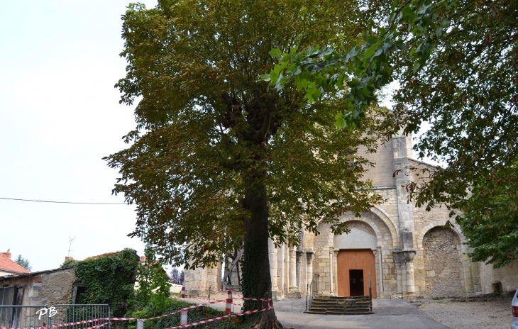 +Eglise Saint-Cyr et Sainte-Julitte D'Escurolles ( 11 Em Siècle )