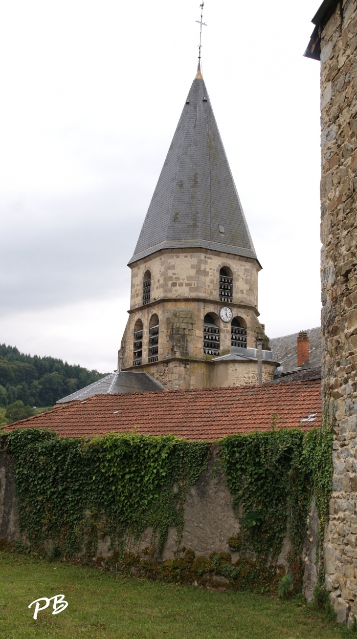 *église Saint-Désire en partie du 12 Em Siècle clocher de 1776  - Ferrières-sur-Sichon