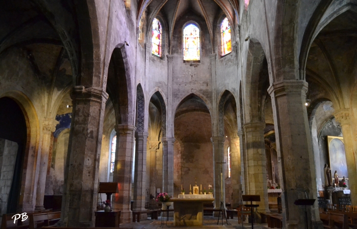 +Eglise Sainte-Croix de Gannat ( 12 Em Siècle )