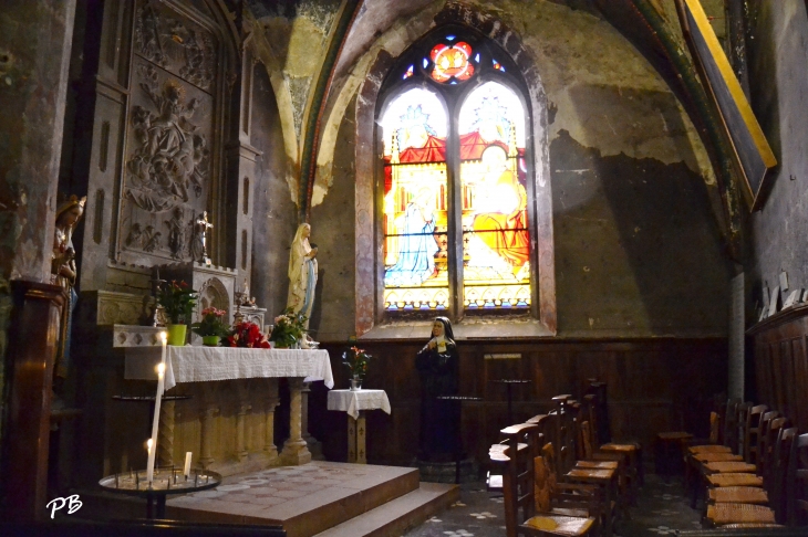 +Eglise Sainte-Croix de Gannat ( 12 Em Siècle )