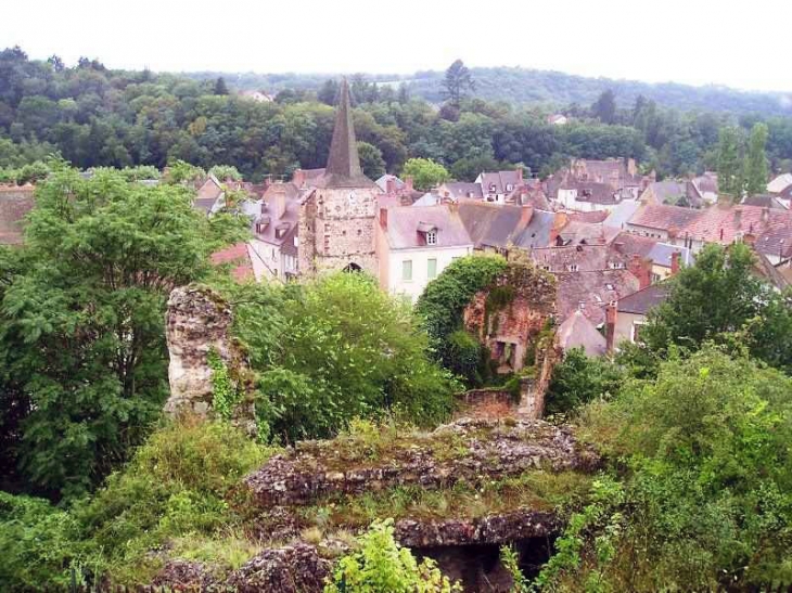 La ville vue du château - Hérisson
