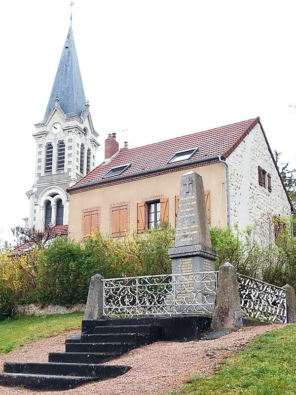 L'église et le monument aux morts - La Chapelle