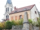 Photo précédente de La Chapelle l'église et le monument aux morts