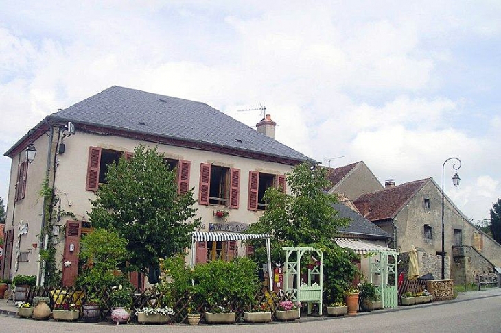 Maison fleurie - Meillers