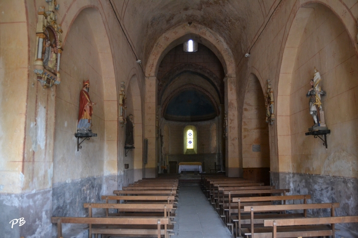 .église Romane Saint-Martial du 12 Em Siècle  - Seuillet