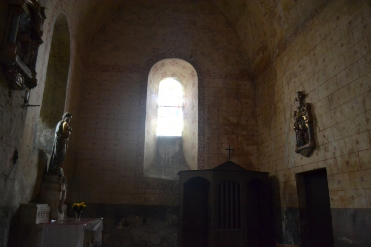 .église Romane Saint-Martial du 12 Em Siècle  - Seuillet
