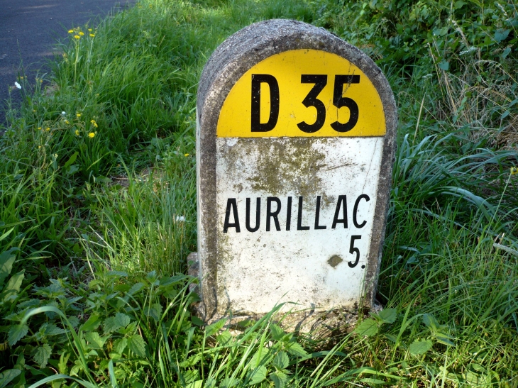 Borne kilométrique Michelin - Aurillac