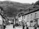 Entrée du village, vers 1936 (carte postale ancienne).