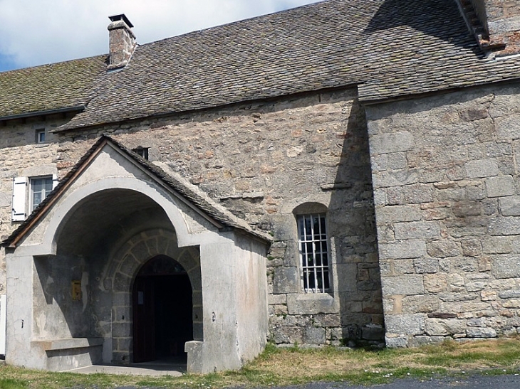 L'entrée de l'église - Jabrun